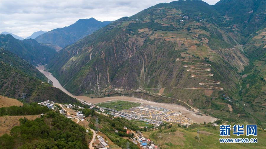 （直過民族脫貧攻堅(jiān)&middot;圖文互動）（3）下山！傈僳群眾開啟新生活