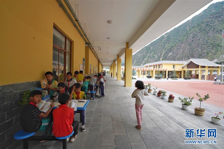 （直過民族脫貧攻堅(jiān)&middot;圖文互動）（8）下山！傈僳群眾開啟新生活