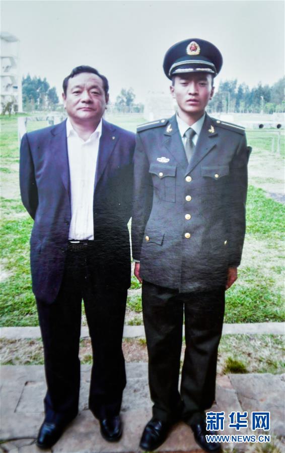 （新華全媒頭條&middot;愛國情 奮斗者&middot;圖文互動）（7）初心不改 紅心向黨&mdash;&mdash;西部戰(zhàn)區(qū)陸軍某旅玉樹獨立騎兵連連長尼都塔生一家四代跟黨走紀實