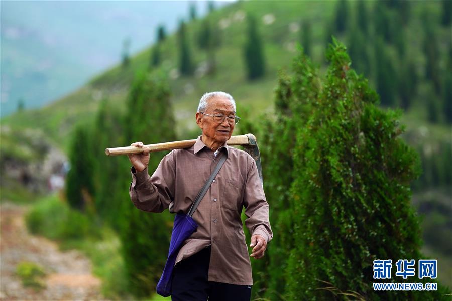 （在習近平新時代中國特色社會主義思想指引下&mdash;&mdash;新時代新作為新篇章&middot;圖文互動）（8）中條山下綠意濃&mdash;&mdash;一個&ldquo;資源窮縣&rdquo;的生態(tài)發(fā)展之路