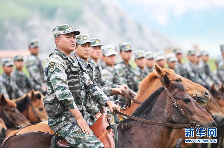 (新華全媒頭條·愛國情 奮斗者·圖文互動)(1)初心不改 紅心向黨——西部戰(zhàn)區(qū)陸軍某旅玉樹獨立騎兵連連長尼都塔生一家四代跟黨走紀(jì)實