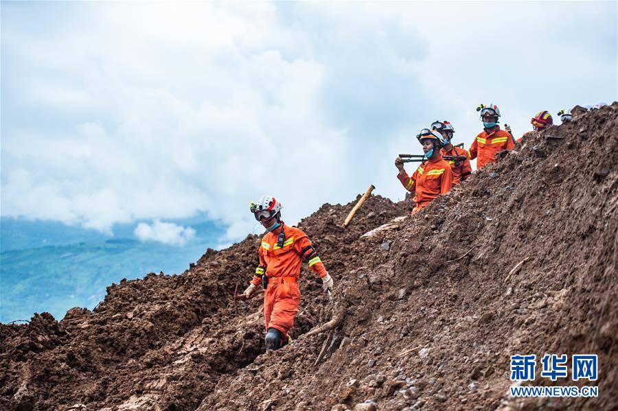 （新華全媒頭條&middot;圖文互動）（3）有一絲希望，就盡百倍努力&mdash;&mdash;貴州水城&ldquo;7&middot;23&rdquo;特大山體滑坡72小時救援紀實