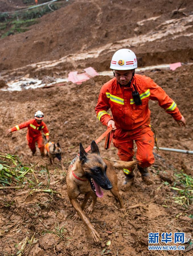 （新華全媒頭條&middot;圖文互動）（4）有一絲希望，就盡百倍努力&mdash;&mdash;貴州水城&ldquo;7&middot;23&rdquo;特大山體滑坡72小時救援紀實