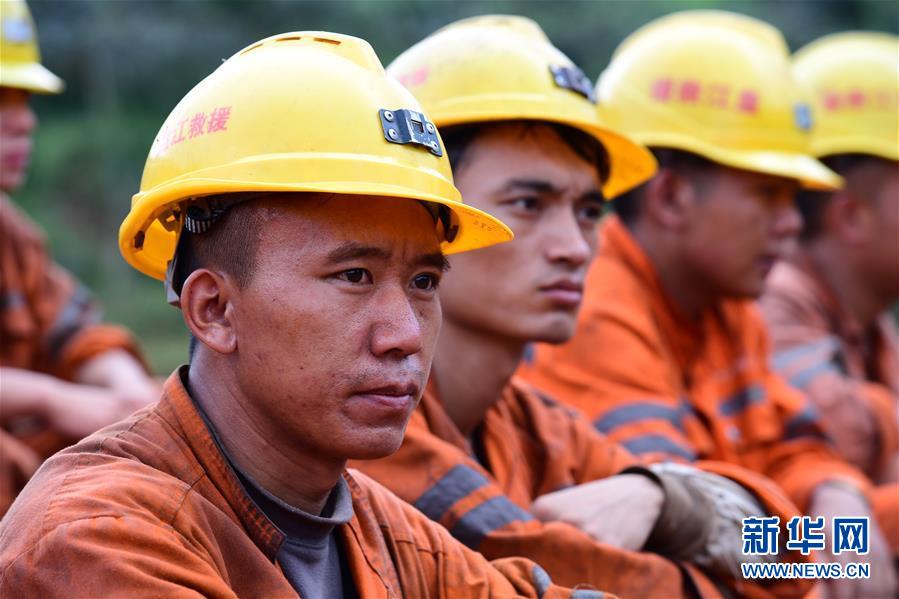 （新華全媒頭條&middot;圖文互動）（8）有一絲希望，就盡百倍努力&mdash;&mdash;貴州水城&ldquo;7&middot;23&rdquo;特大山體滑坡72小時救援紀實