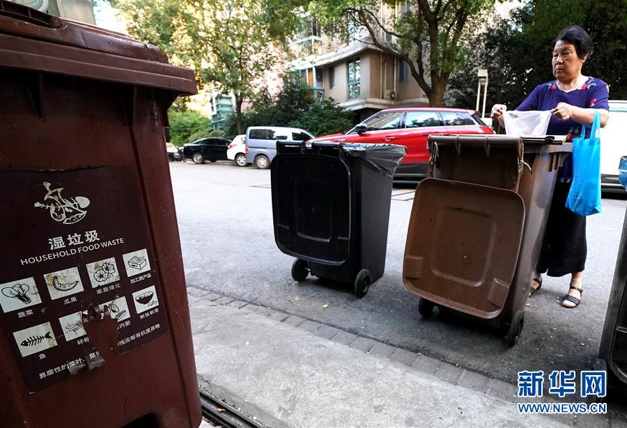 （新華視點(diǎn)&middot;圖文互動(dòng)）（1）上海垃圾分類&ldquo;滿月&rdquo;：&ldquo;拎得清&rdquo;了，&ldquo;守得住&rdquo;么？