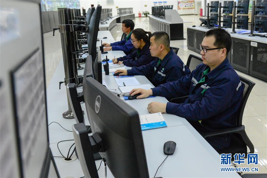 （壯麗70年&middot;奮斗新時(shí)代&mdash;&mdash;共和國發(fā)展成就巡禮&middot;圖文互動(dòng)）（5）旭日映天山　邊疆展新顏&mdash;&mdash;新中國成立70年新疆改革發(fā)展巡禮