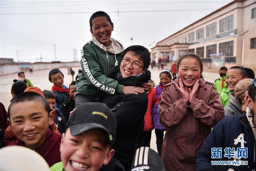 （不忘初心、牢記使命&middot;圖文互動(dòng)）（1）青春之花綻放五千米云端&mdash;&mdash;記扎根海拔最高縣小學(xué)教師夫妻杜安東、曹曉花