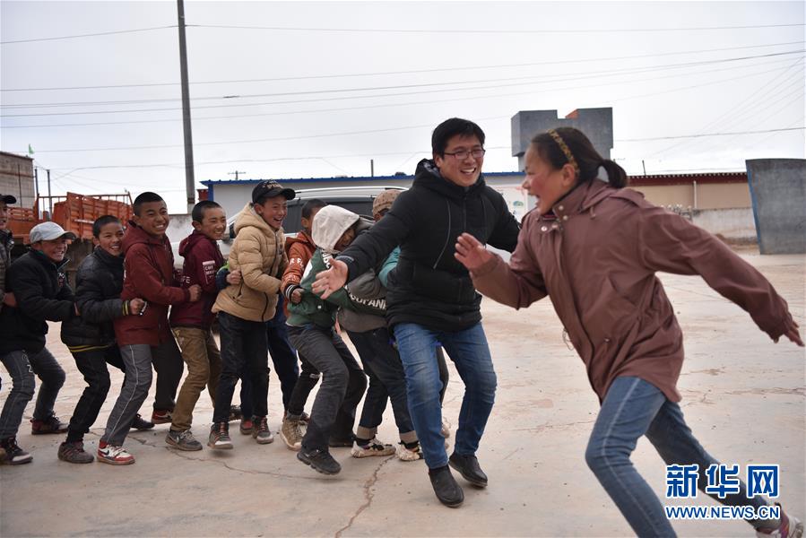 （不忘初心、牢記使命&middot;圖文互動(dòng)）（7）青春之花綻放五千米云端&mdash;&mdash;記扎根海拔最高縣小學(xué)教師夫妻杜安東、曹曉花