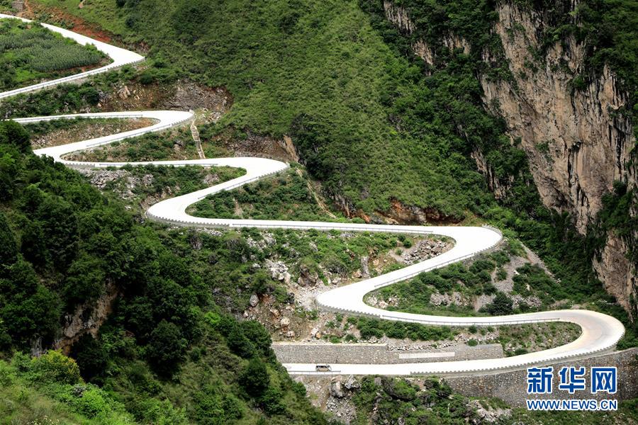 （在習(xí)近平新時(shí)代中國特色社會主義思想指引下&mdash;&mdash;新時(shí)代新作為新篇章&middot;總書記關(guān)心的百姓身邊事&middot;圖文互動(dòng)）（2）&ldquo;四好農(nóng)村路&rdquo;：通向幸福，通向遠(yuǎn)方