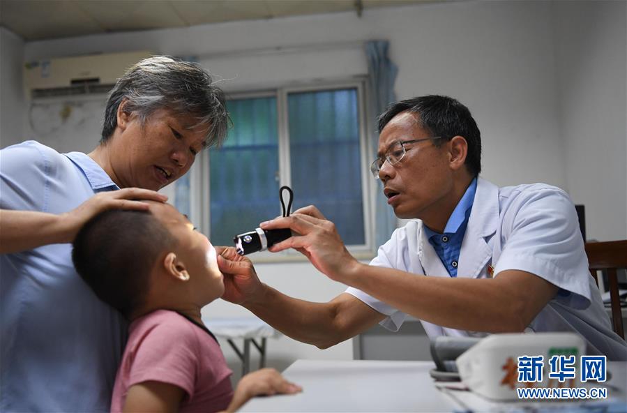 (新華全媒頭條·圖文互動)(4)伶仃洋邊“守門”人——記堅守海島32年的黨員醫(yī)生王桂湘