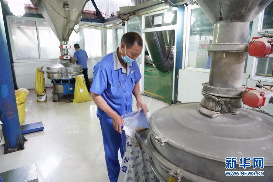 （在習(xí)近平新時代中國特色社會主義思想指引下&mdash;&mdash;新時代新作為新篇章&middot;總書記關(guān)心的百姓身邊事&middot;圖文互動）（2）大污染變身&ldquo;大寶藏&rdquo;：治理畜禽糞污，他們這樣干！