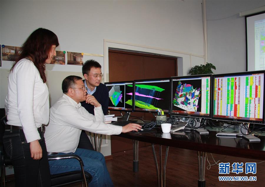 （新華全媒頭條&middot;圖文互動）（10）凝聚民族復(fù)興的精神偉力&mdash;&mdash;以習(xí)近平同志為核心的黨中央重視思想道德建設(shè)關(guān)心關(guān)愛道德模范紀(jì)實(shí)