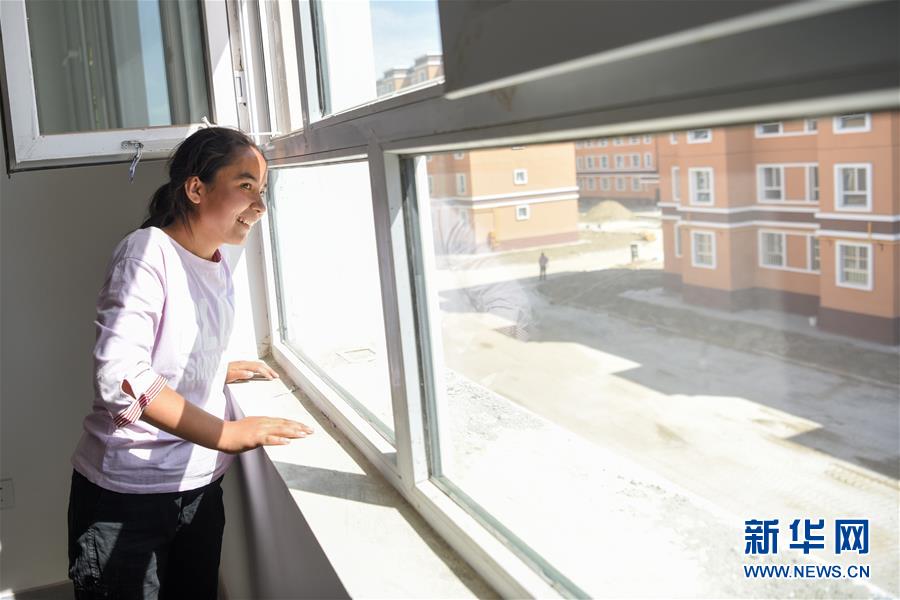 （決戰(zhàn)決勝脫貧攻堅(jiān)&middot;圖文互動(dòng)）（2）拋在舊鄉(xiāng)的&ldquo;火墻&rdquo;&mdash;&mdash;新疆易地扶貧搬遷安置點(diǎn)見聞