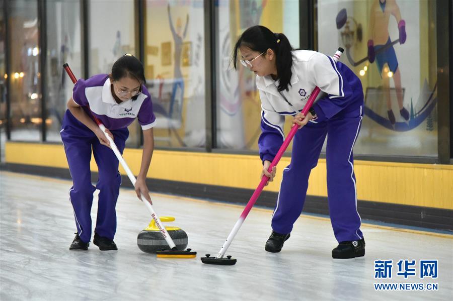 （體育&middot;圖文互動）（4）（在習(xí)近平新時代中國特色社會主義思想指引下&mdash;&mdash;新時代新作為新篇章&middot;總書記關(guān)心的百姓身邊事）奔跑吧，少年！&mdash;&mdash;體育讓孩子們插上強壯的翅膀（配本社同題文字稿）