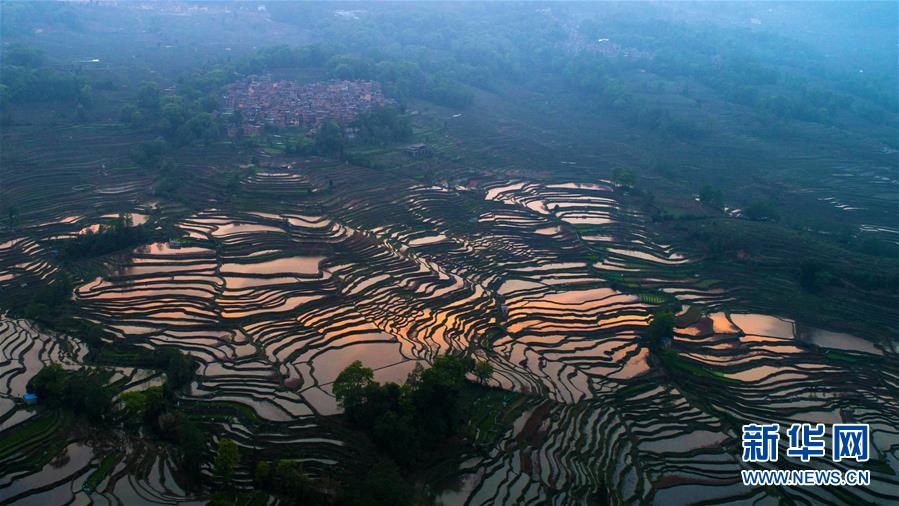 （新華全媒頭條&middot;圖文互動）（13）讓各民族手足相親守望相助&mdash;&mdash;以習近平同志為核心的黨中央關心少數民族和民族工作紀實