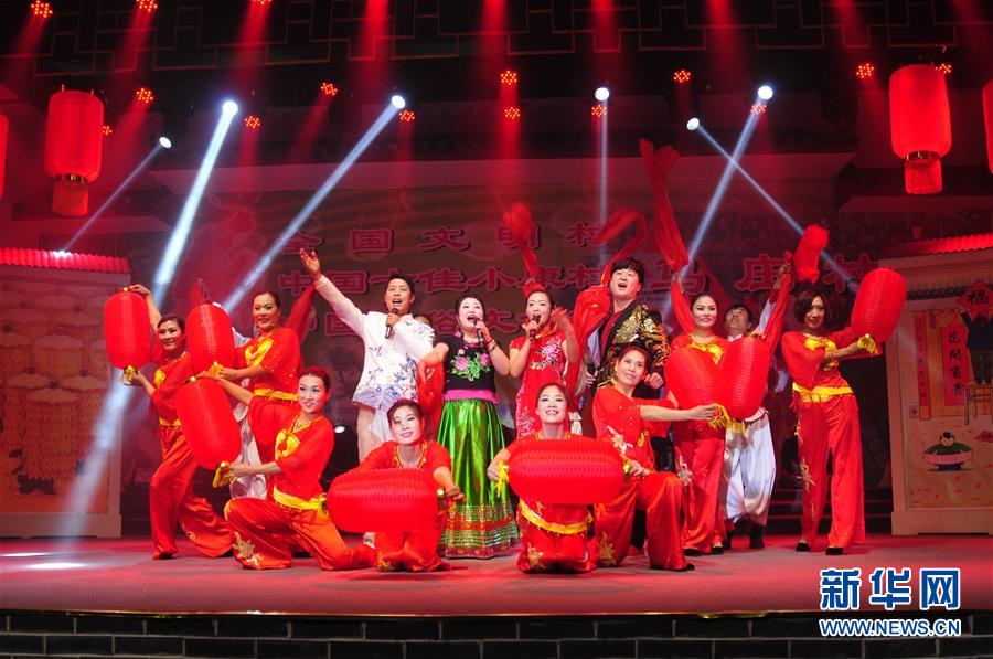 (在習近平新時代中國特色社會主義思想指引下——新時代新作為新篇章·總書記關心的百姓身邊事·圖文互動)(1)讓鄉(xiāng)村社會既充滿活力又和諧有序——中國鄉(xiāng)村治理呈現(xiàn)新局面