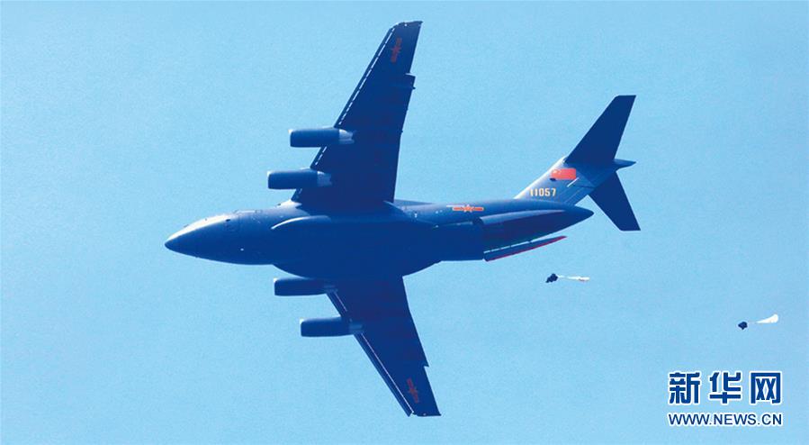 （新華全媒頭條&middot;人民空軍70年&middot;圖文互動）（10）陽光照耀奮飛的航程&mdash;&mdash;黨中央、中央軍委和習(xí)主席關(guān)心人民空軍建設(shè)發(fā)展紀實