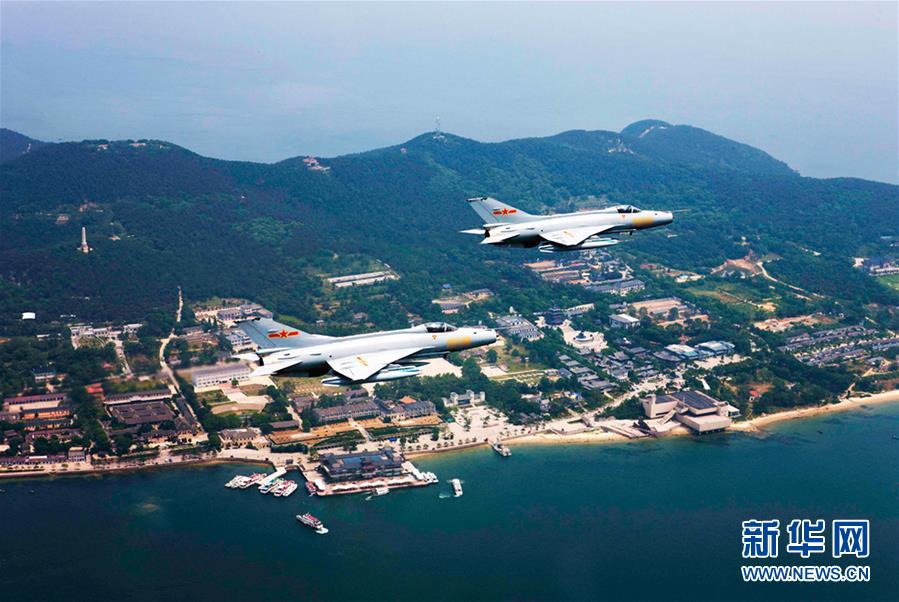 （新華全媒頭條&middot;人民空軍70年&middot;圖文互動）（11）陽光照耀奮飛的航程&mdash;&mdash;黨中央、中央軍委和習(xí)主席關(guān)心人民空軍建設(shè)發(fā)展紀實