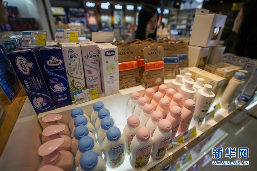 （在習(xí)近平新時(shí)代中國(guó)特色社會(huì)主義思想指引下&mdash;&mdash;新時(shí)代新作為新篇章&middot;總書記關(guān)切開放事&middot;圖文互動(dòng)）（3）開放，讓迢迢邊關(guān)擁有穩(wěn)穩(wěn)幸福&mdash;&mdash;來自內(nèi)陸沿邊開放小城的故事