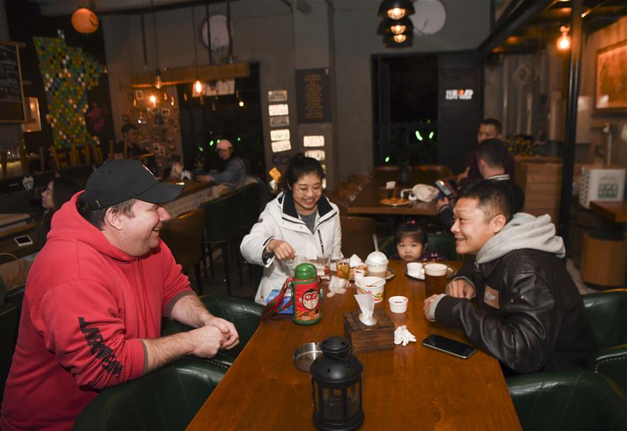 （在習近平新時代中國特色社會主義思想指引下&mdash;&mdash;新時代新作為新篇章&middot;總書記關(guān)切開放事&middot;圖文互動）（2）中國引力：在開放的中國共創(chuàng)幸福 