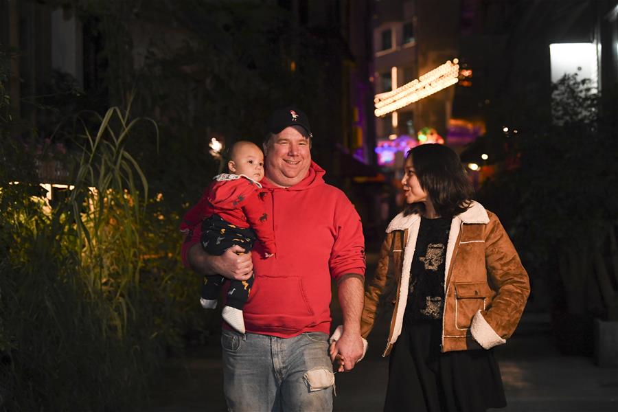 （在習近平新時代中國特色社會主義思想指引下&mdash;&mdash;新時代新作為新篇章&middot;總書記關(guān)切開放事&middot;圖文互動）（3）中國引力：在開放的中國共創(chuàng)幸福 