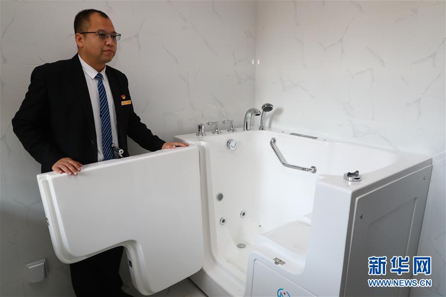 （四中全會(huì)精神在基層&middot;圖文互動(dòng)）（3）棚改區(qū)的民生新事：給回遷居民補(bǔ)上康養(yǎng)服務(wù)短板