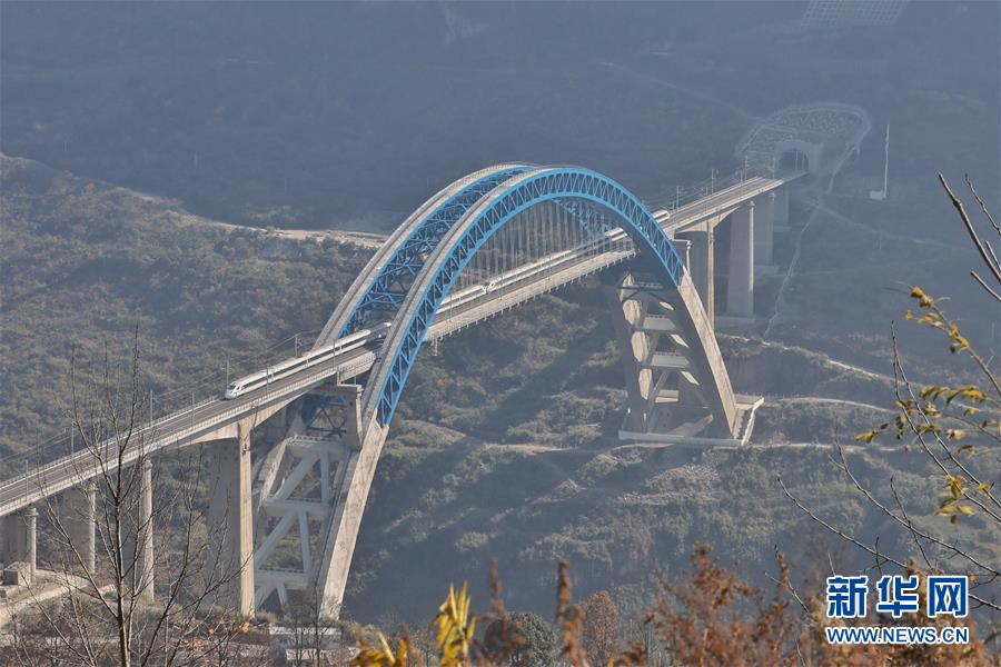 （新華全媒頭條&middot;圖文互動(dòng)）（1）烏蒙歡歌高鐵來&mdash;&mdash;寫在成貴高鐵通車之際