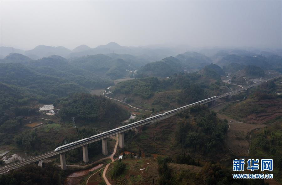 （新華全媒頭條&middot;圖文互動(dòng)）（4）烏蒙歡歌高鐵來&mdash;&mdash;寫在成貴高鐵通車之際