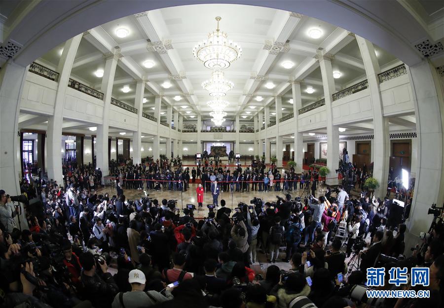 （兩會(huì)&middot;面對(duì)面）（17）全國(guó)政協(xié)委員接受采訪