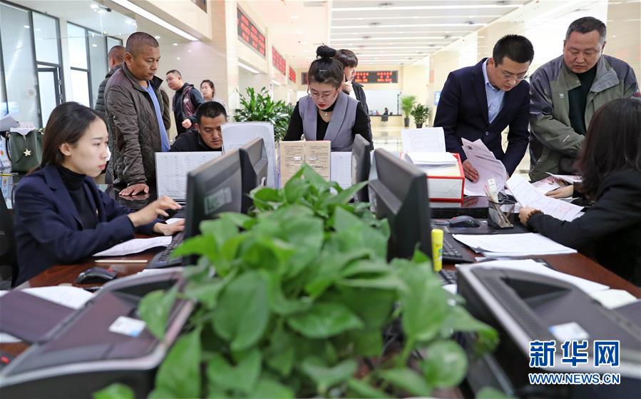 （新華全媒頭條&middot;兩會特別報道&middot;圖文互動）（4）抓住新機遇 贏得新優(yōu)勢&mdash;&mdash;從全國兩會看奮進中國的發(fā)展動力