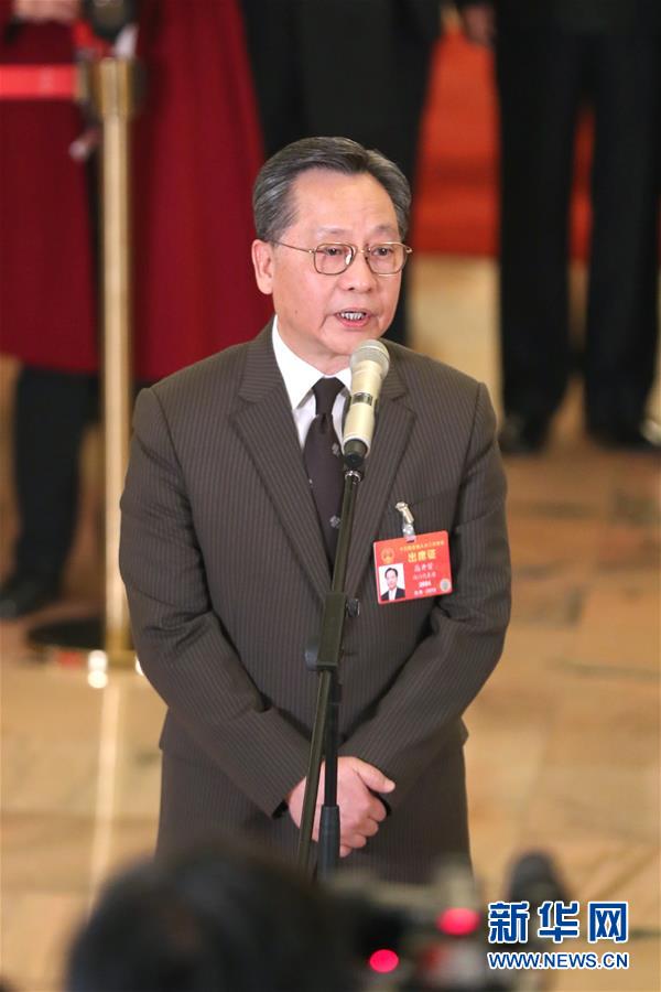 （兩會(huì)&middot;面對(duì)面）（8）全國(guó)人大代表接受采訪