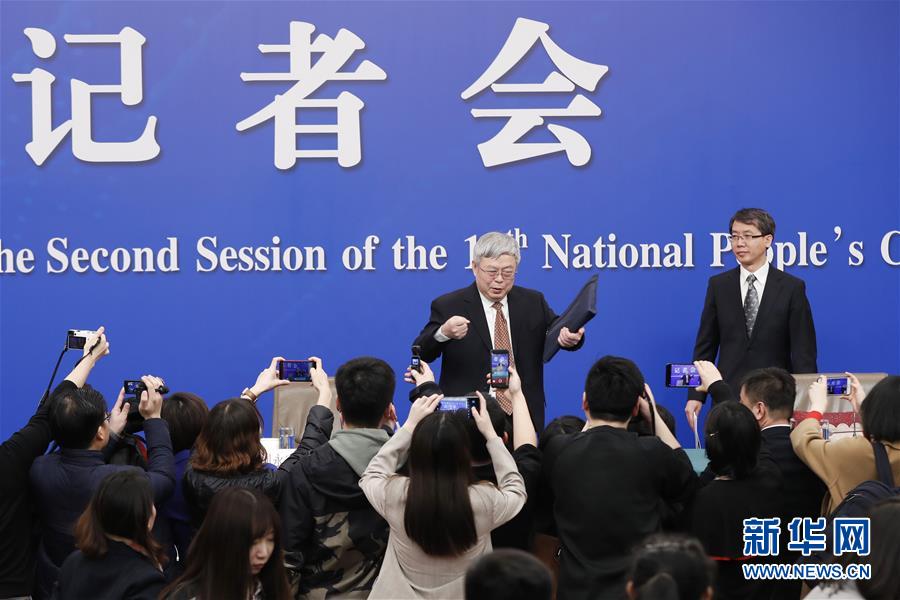 （兩會(huì)）（5）國(guó)務(wù)院扶貧辦主任劉永富就&ldquo;攻堅(jiān)克難&mdash;&mdash;堅(jiān)決打贏(yíng)脫貧攻堅(jiān)戰(zhàn)&rdquo;答記者問(wèn)