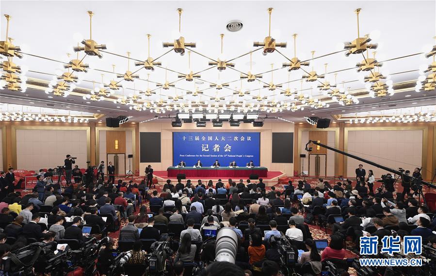 （兩會(huì)&middot;XHDW）（8）商務(wù)部部長鐘山等就&ldquo;促進(jìn)形成強(qiáng)大國內(nèi)市場(chǎng) 推動(dòng)全方位對(duì)外開放&rdquo;答記者問