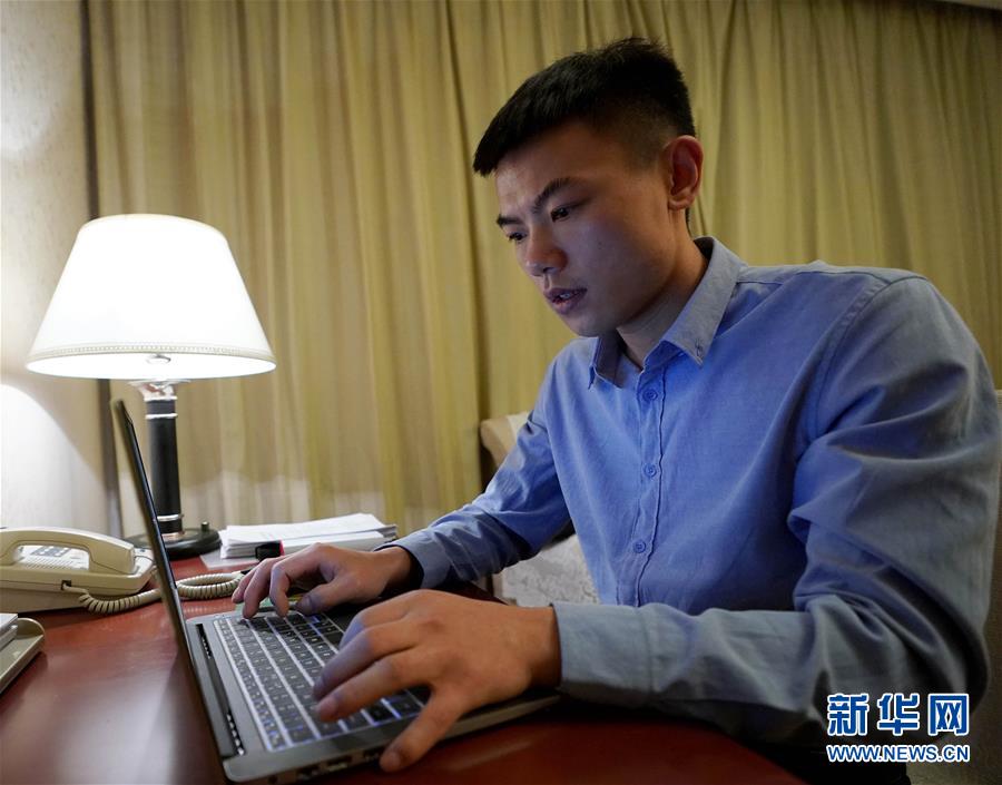 （新華全媒頭條&middot;兩會(huì)特別報(bào)道&middot;圖文互動(dòng)）（10）向著夢(mèng)想的接力&mdash;&mdash;&ldquo;90歲&rdquo;與&ldquo;95后&rdquo;代表的&ldquo;對(duì)話&rdquo;