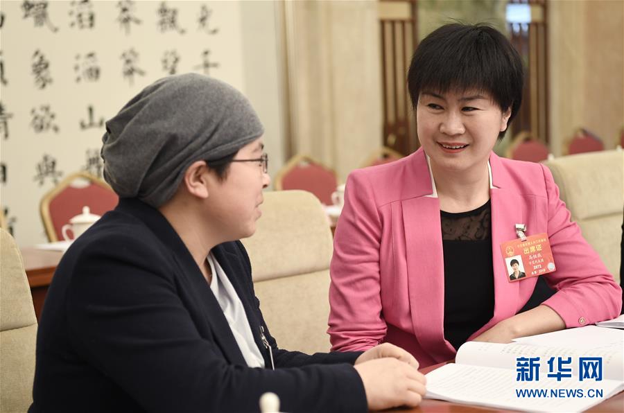 （兩會(huì)&middot;圖片故事）（4）全國人大代表馬恒燕：讓城鄉(xiāng)學(xué)生共享&ldquo;互聯(lián)網(wǎng)+教育&rdquo;優(yōu)質(zhì)資源