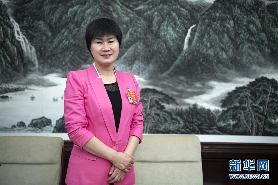 （兩會&middot;圖片故事）（10）全國人大代表馬恒燕：讓城鄉(xiāng)學生共享&ldquo;互聯網+教育&rdquo;優(yōu)質資源