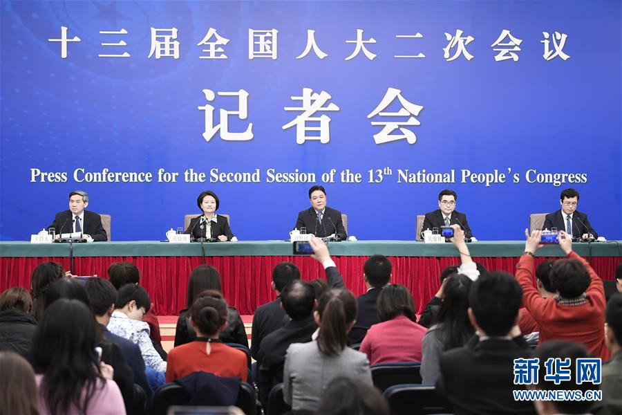 （兩會(huì)&middot;XHDW）（2）最高人民法院審判委員會(huì)副部級(jí)專職委員劉貴祥等就&ldquo;攻堅(jiān)&lsquo;基本解決執(zhí)行難&rsquo;&rdquo;答記者問(wèn)