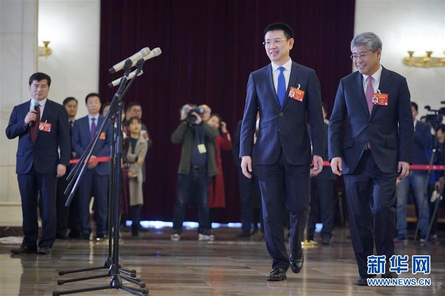 （兩會(huì)&middot;面對(duì)面&middot;XHDW）（1）全國政協(xié)委員接受采訪