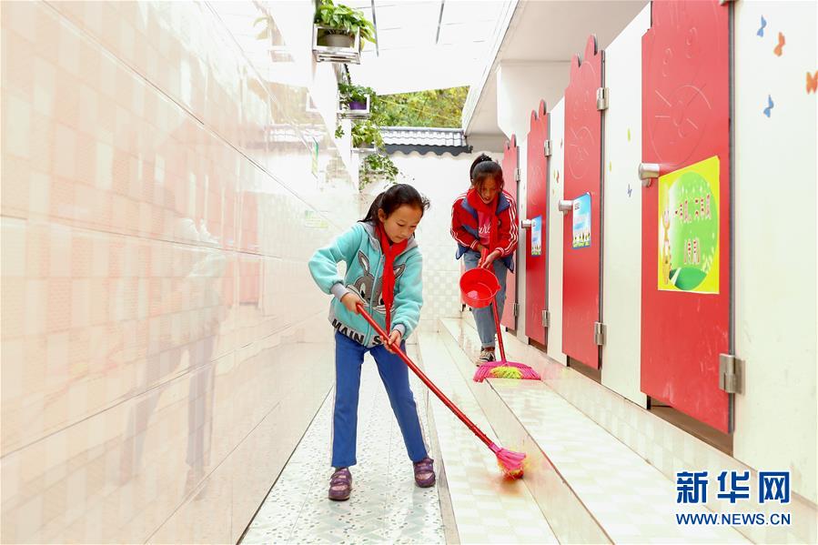 （新華全媒頭條&middot;圖文互動）（7）上下同心再出發(fā)&mdash;&mdash;習近平總書記同出席2019年全國兩會人大代表、政協(xié)委員共商國是紀實