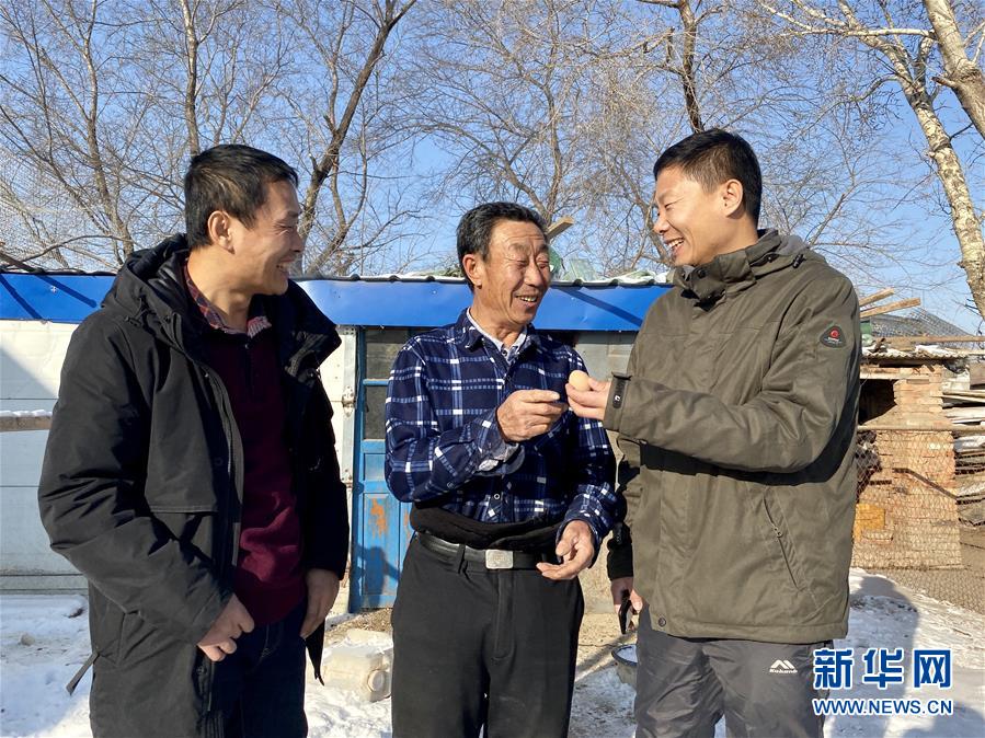 （在習(xí)近平新時(shí)代中國(guó)特色社會(huì)主義思想指引下&mdash;&mdash;新時(shí)代新作為新篇章&middot;總書記關(guān)切脫貧事&middot;決勝貧困&middot;圖文互動(dòng)）（1）讓一方水土&ldquo;富養(yǎng)&rdquo;一方人&mdash;&mdash;扶貧特色產(chǎn)業(yè)惠及千家萬戶