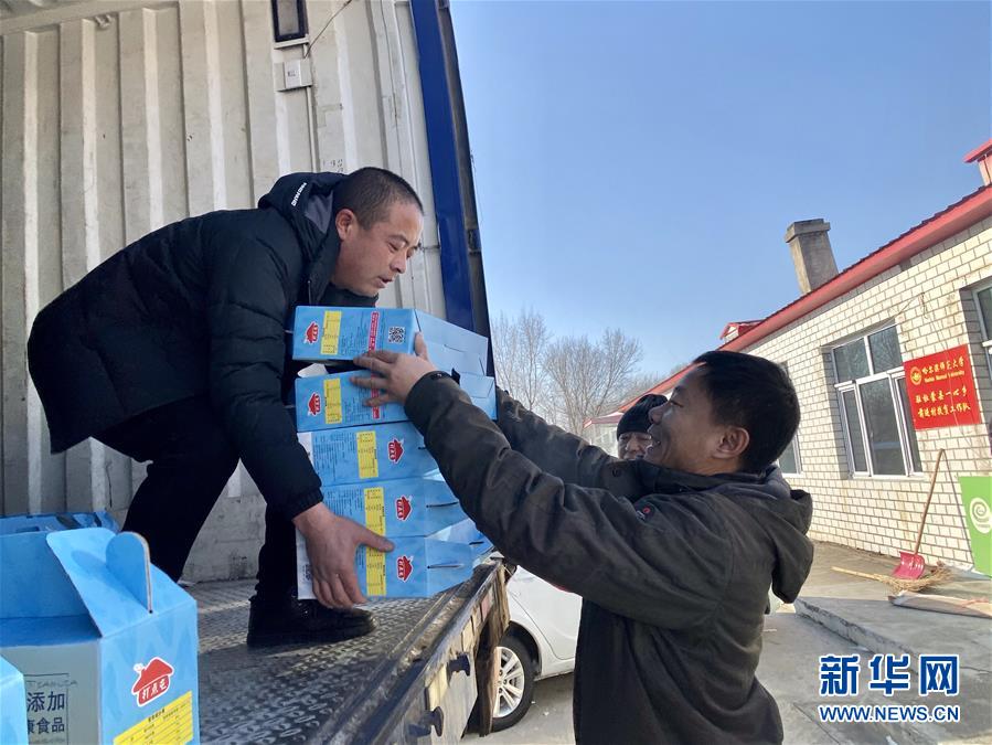 （在習(xí)近平新時(shí)代中國(guó)特色社會(huì)主義思想指引下&mdash;&mdash;新時(shí)代新作為新篇章&middot;總書記關(guān)切脫貧事&middot;決勝貧困&middot;圖文互動(dòng)）（2）讓一方水土&ldquo;富養(yǎng)&rdquo;一方人&mdash;&mdash;扶貧特色產(chǎn)業(yè)惠及千家萬戶