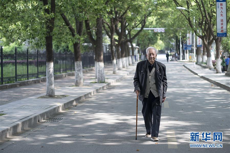 （今日關注&middot;科技獎勵大會&middot;圖文互動）（4）此生屬于祖國，此生無怨無悔&mdash;&mdash;隱身30年的中國核潛艇先驅黃旭華