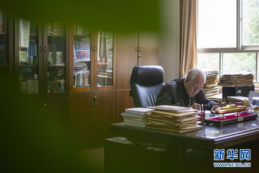 （今日關注&middot;科技獎勵大會&middot;圖文互動）（5）此生屬于祖國，此生無怨無悔&mdash;&mdash;隱身30年的中國核潛艇先驅黃旭華