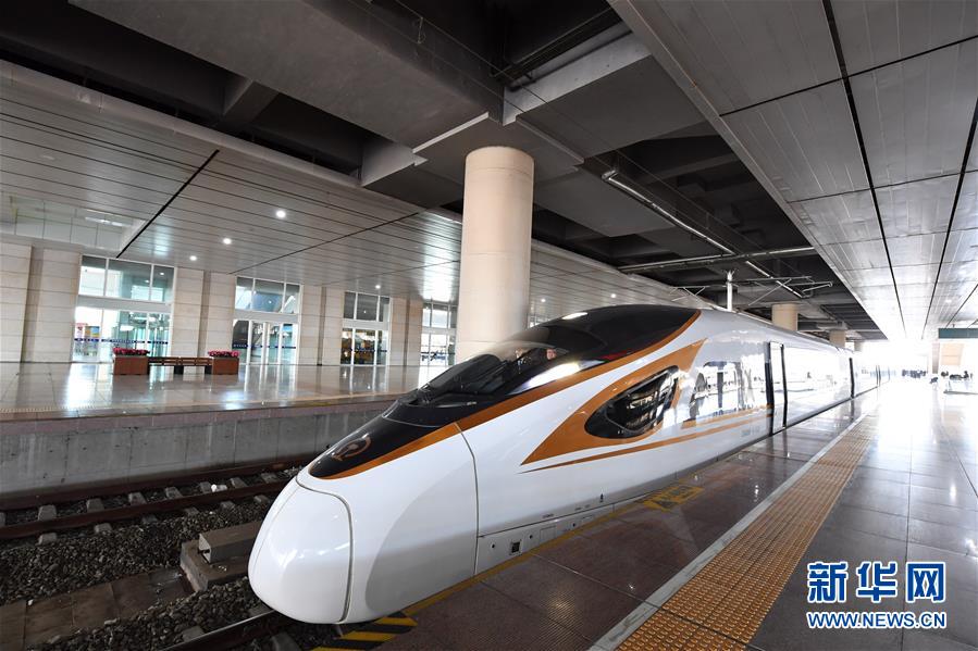 （新華全媒頭條&middot;圖文互動(dòng)）（3）草原高鐵乘風(fēng)來(lái) 北疆唱響新&ldquo;贊歌&rdquo;