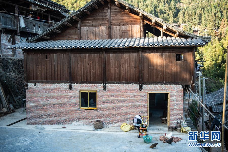 （決戰(zhàn)決勝脫貧攻堅(jiān)&middot;圖文互動）（2）歷史性告別&ldquo;人畜混居&rdquo; 貴州7萬余戶山民&ldquo;新家&rdquo;迎新年