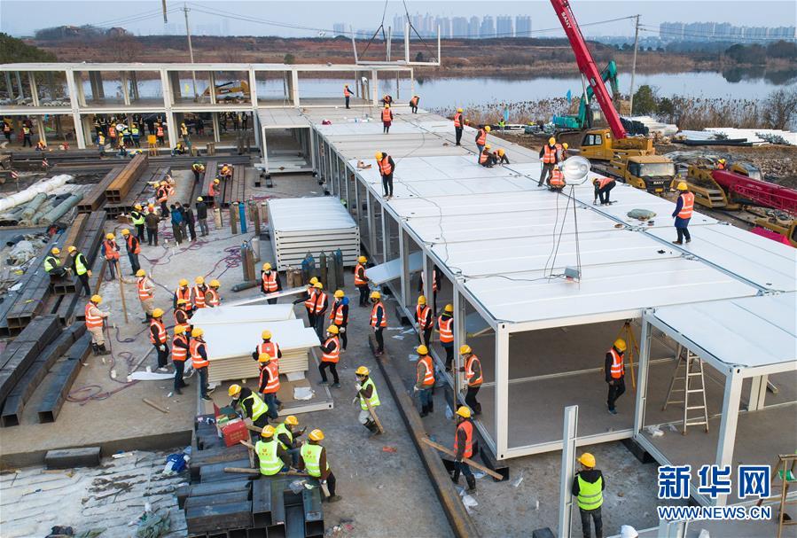 （新華全媒頭條&middot;圖文互動）（6）黨旗，高高飄揚(yáng)在防控疫情斗爭第一線&mdash;&mdash;各級黨組織和廣大黨員干部投身疫情防控阻擊戰(zhàn)紀(jì)實(shí)