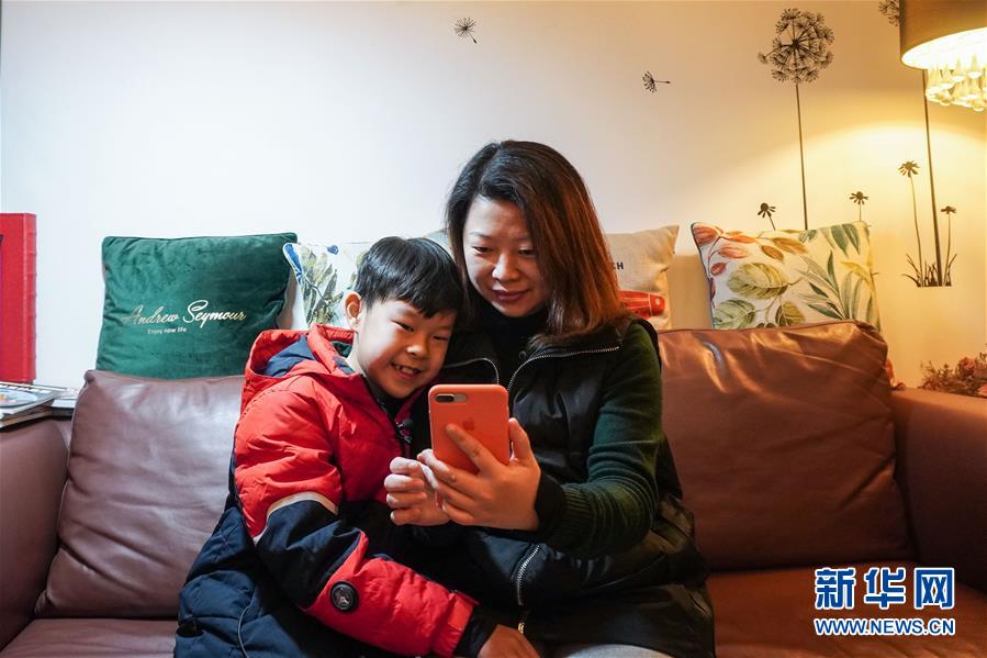 （聚焦疫情防控&middot;圖文互動）（1）無法握手，但始終并肩