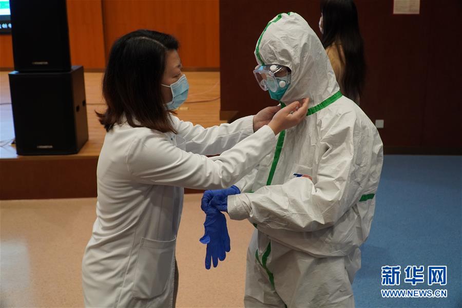 （聚焦疫情防控&middot;圖文互動）（3）無法握手，但始終并肩