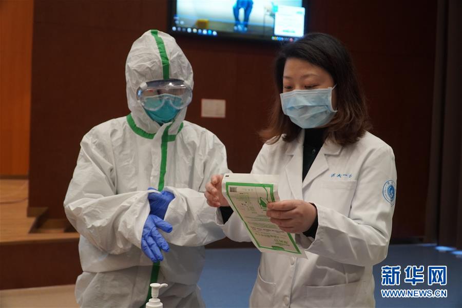 （聚焦疫情防控&middot;圖文互動）（4）無法握手，但始終并肩