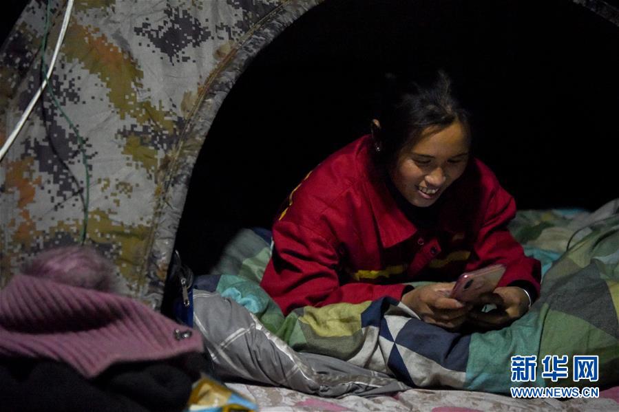 （新春走基層&middot;圖文互動）（6）寒冬里，&ldquo;沙漠玫瑰&rdquo;猶自綻放